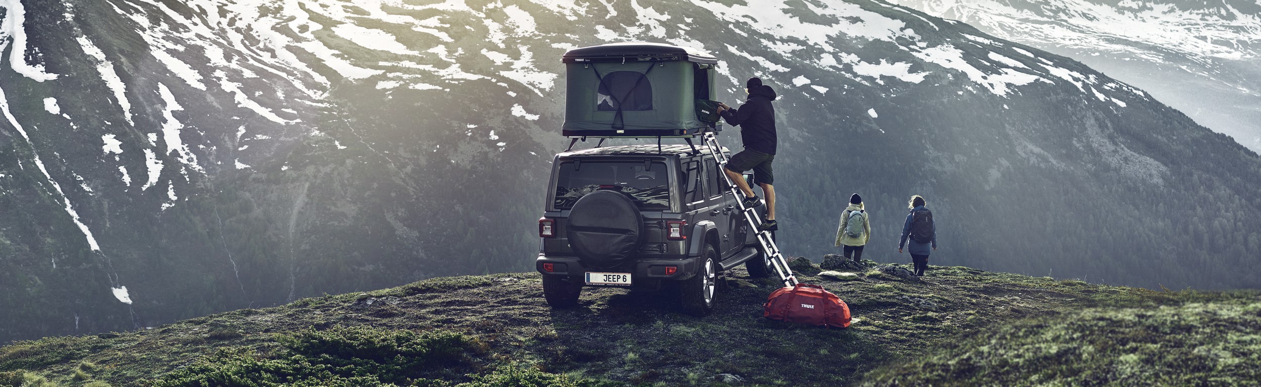 Thule Basin hard shell car roof tent