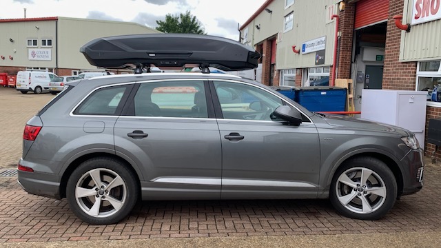 Audi Q7 with Thule Motion 3 XXL Glossy Black roof box